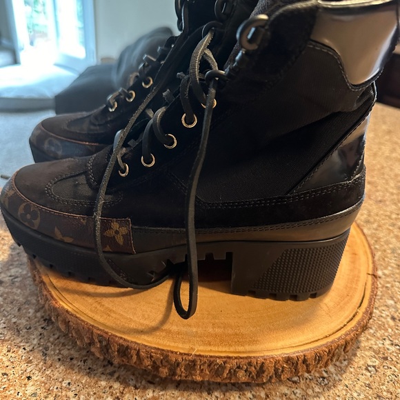 Authentic LouisVuitton Laureate Platform Desert Boot, Black 37.5, VGUC - Picture 2 of 16